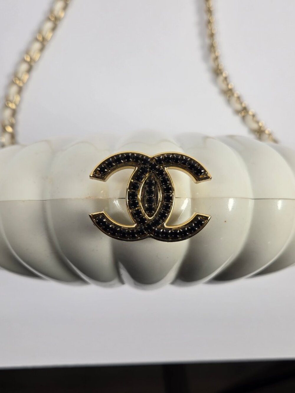 Chanel VIP Gift Airlines Shell Minaudière Clutch White Acrylic Love Logo - Picture 6 of 7